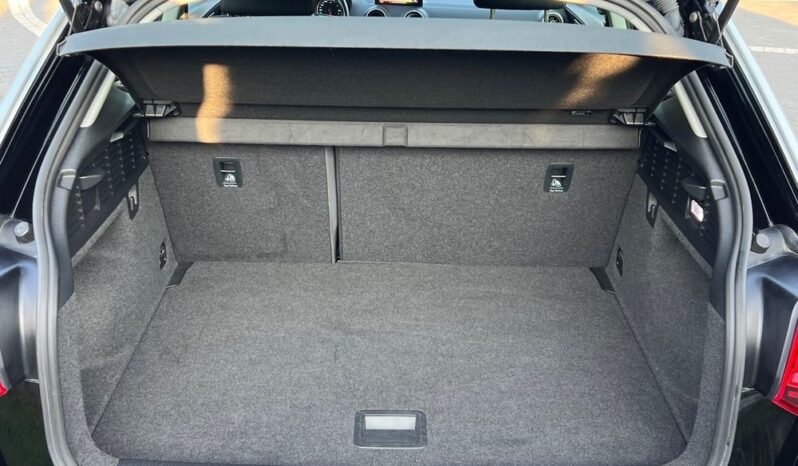 AUDI   Q2     116 KM    Manualna    FWD (przód)    Czarny full