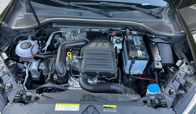 AUDI   Q2     116 KM    Manualna    FWD (przód)    Czarny full