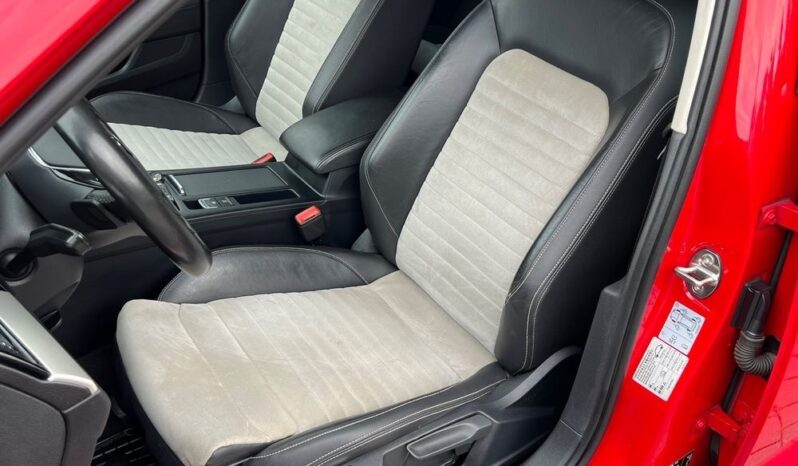 VOLKSWAGEN   Passat     190 KM    Automatyczna    FWD (przód)    Czerwony full