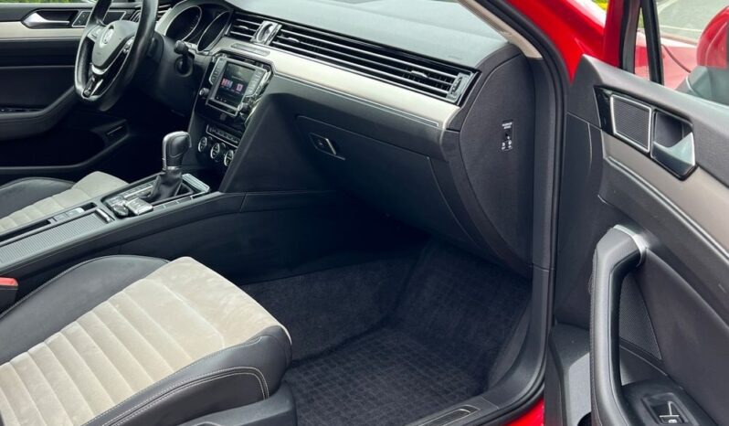 VOLKSWAGEN   Passat     190 KM    Automatyczna    FWD (przód)    Czerwony full