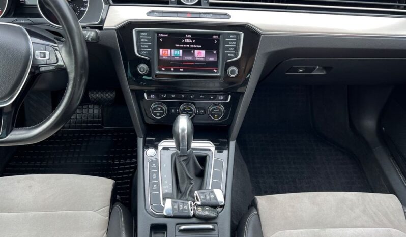 VOLKSWAGEN   Passat     190 KM    Automatyczna    FWD (przód)    Czerwony full