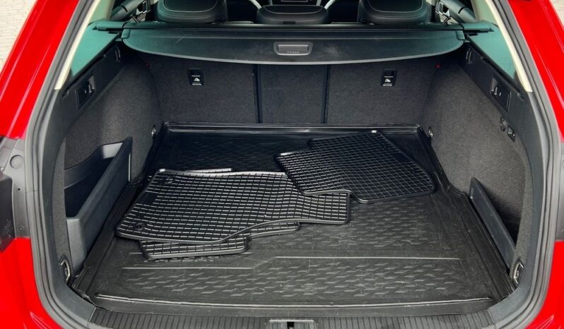 VOLKSWAGEN   Passat     190 KM    Automatyczna    FWD (przód)    Czerwony full