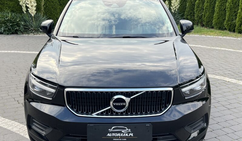 VOLVO   XC 40    150 KM    Automatyczna    FWD (przód)    Czarny full