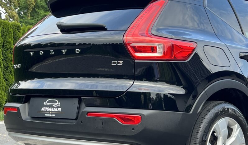 VOLVO   XC 40    150 KM    Automatyczna    FWD (przód)    Czarny full