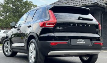 VOLVO   XC 40    150 KM    Automatyczna    FWD (przód)    Czarny full