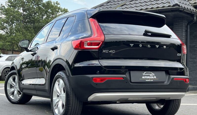 VOLVO   XC 40    150 KM    Automatyczna    FWD (przód)    Czarny full