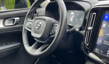 VOLVO   XC 40    150 KM    Automatyczna    FWD (przód)    Czarny full