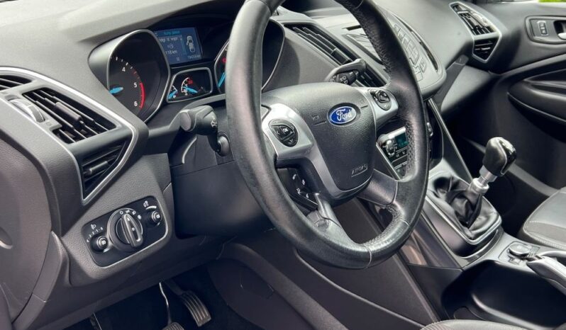 FORD   Kuga     150 KM    Manualna    FWD (przód)    Czarny full