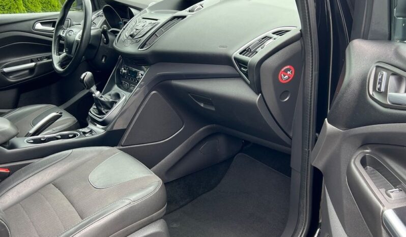 FORD   Kuga     150 KM    Manualna    FWD (przód)    Czarny full