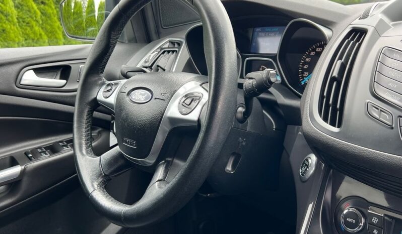 FORD   Kuga     150 KM    Manualna    FWD (przód)    Czarny full