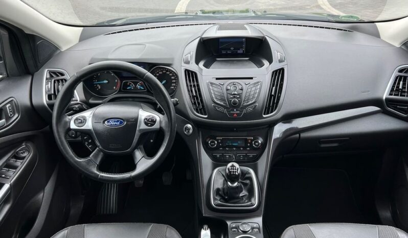 FORD   Kuga     150 KM    Manualna    FWD (przód)    Czarny full