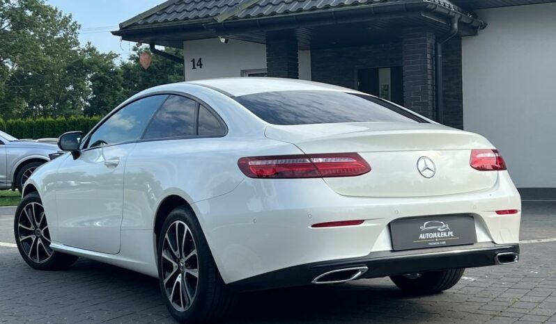 MERCEDES-BENZ   Klasa E    194 KM    Automatyczna    RWD (tył)    Biały full