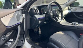 MERCEDES-BENZ   Klasa E    194 KM    Automatyczna    RWD (tył)    Biały full