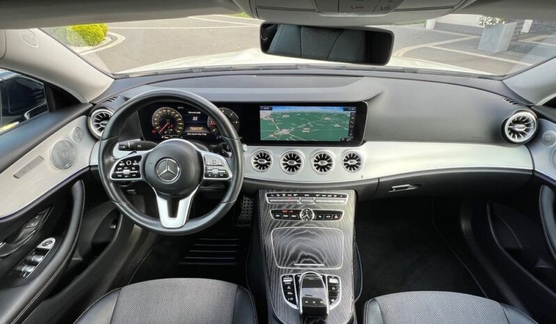 MERCEDES-BENZ   Klasa E    194 KM    Automatyczna    RWD (tył)    Biały full