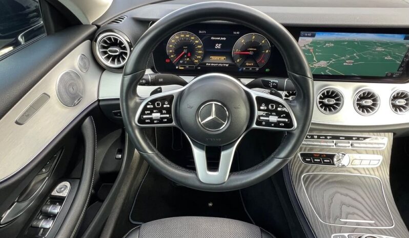 MERCEDES-BENZ   Klasa E    194 KM    Automatyczna    RWD (tył)    Biały full