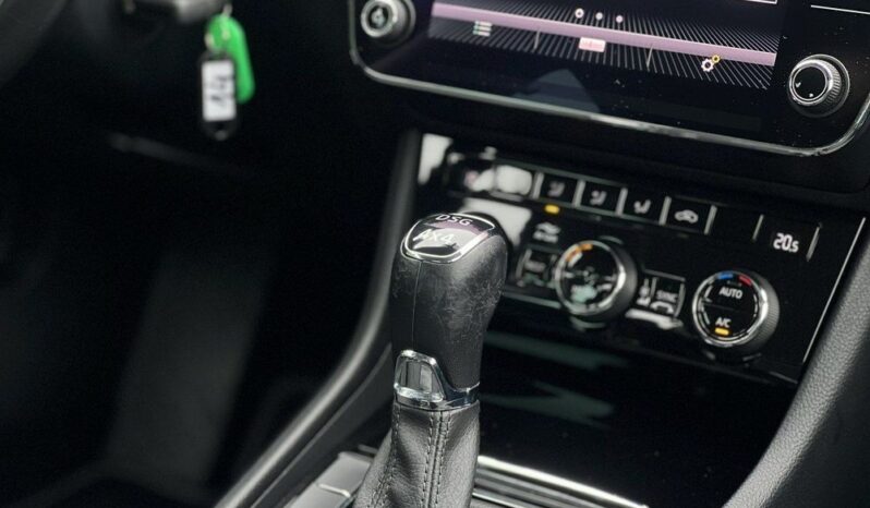 SKODA Superb  | 4×4 (doł. automatycznie) | Automatyczna | 190 KM | Czarny full