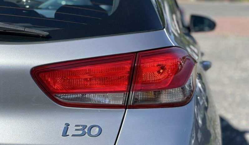 HYUNDAI I30  | FWD (przód) | Manualna | 110 KM | Srebrny full