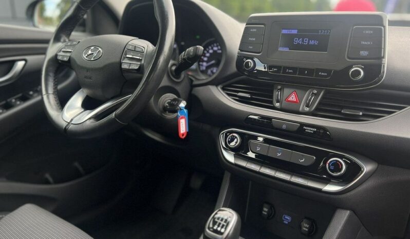 HYUNDAI I30  | FWD (przód) | Manualna | 110 KM | Srebrny full
