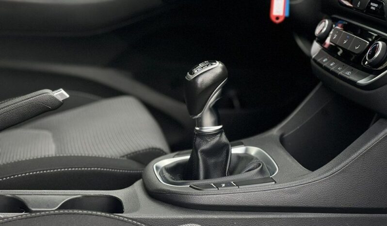HYUNDAI I30  | FWD (przód) | Manualna | 110 KM | Srebrny full