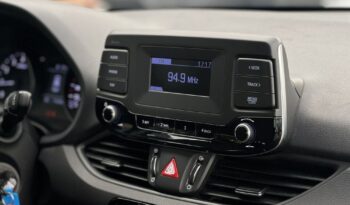 HYUNDAI I30  | FWD (przód) | Manualna | 110 KM | Srebrny full