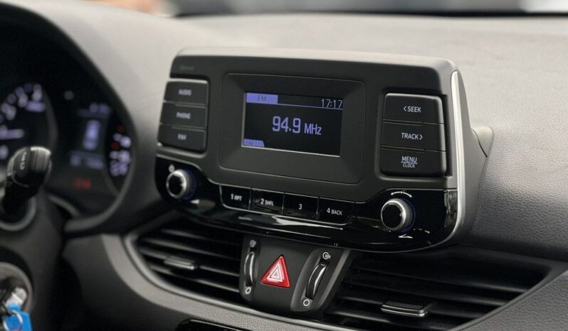 HYUNDAI I30  | FWD (przód) | Manualna | 110 KM | Srebrny full