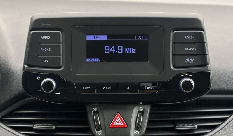 HYUNDAI I30  | FWD (przód) | Manualna | 110 KM | Srebrny full