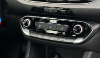 HYUNDAI I30  | FWD (przód) | Manualna | 110 KM | Srebrny full