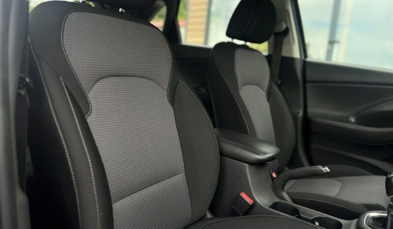 HYUNDAI I30  | FWD (przód) | Manualna | 110 KM | Srebrny full