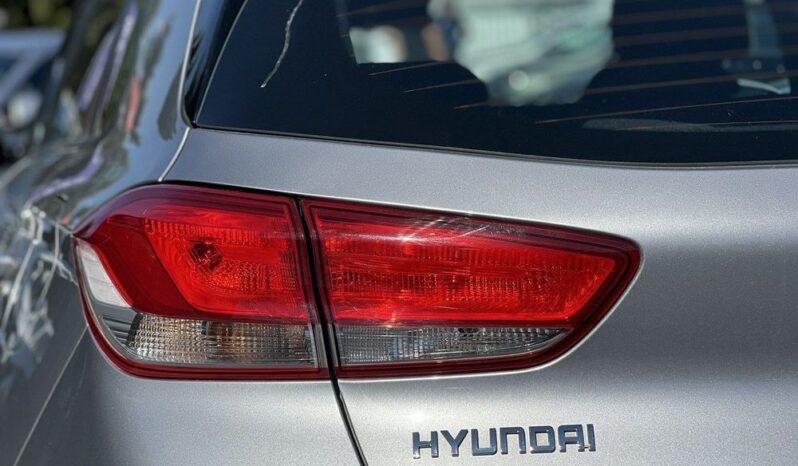 HYUNDAI I30  | FWD (przód) | Manualna | 110 KM | Srebrny full