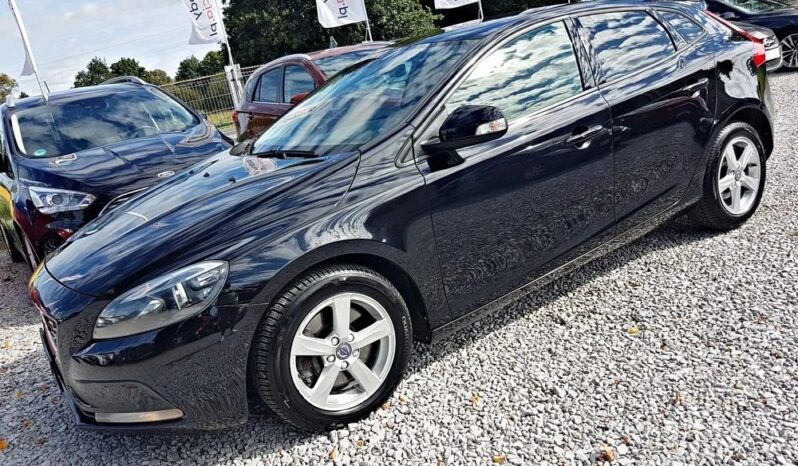 VOLVO V40  | FWD (przód) | Automatyczna | 150 KM | Czarny full