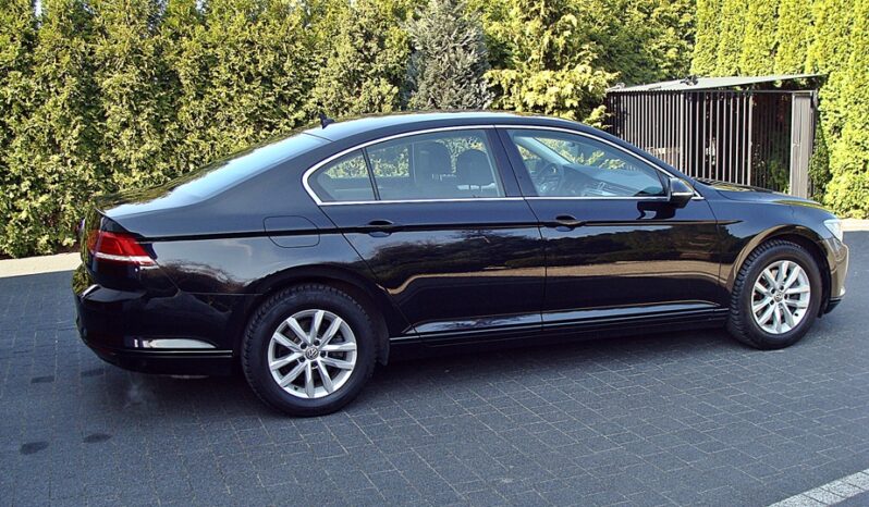 VOLKSWAGEN   Passat     150 KM    Automatyczna    FWD (przód)    Czarny full
