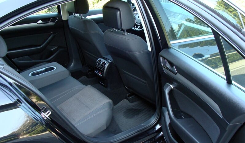 VOLKSWAGEN   Passat     150 KM    Automatyczna    FWD (przód)    Czarny full