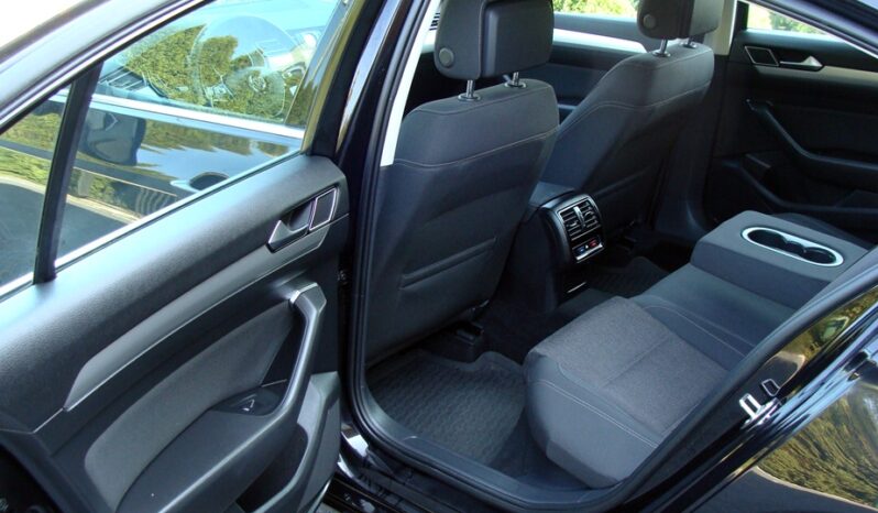 VOLKSWAGEN   Passat     150 KM    Automatyczna    FWD (przód)    Czarny full