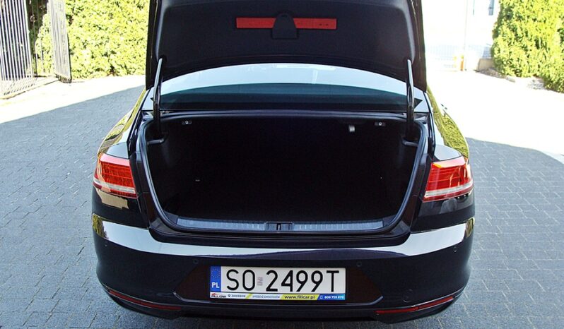 VOLKSWAGEN   Passat     150 KM    Automatyczna    FWD (przód)    Czarny full