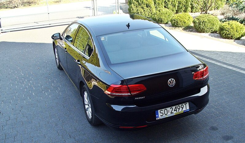 VOLKSWAGEN   Passat     150 KM    Automatyczna    FWD (przód)    Czarny full
