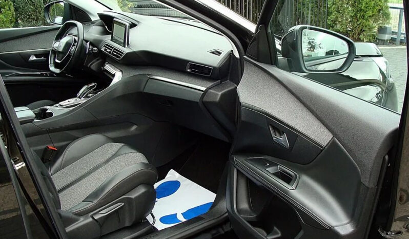 PEUGEOT   3008     131 KM    Automatyczna    FWD (przód)    Czarny full