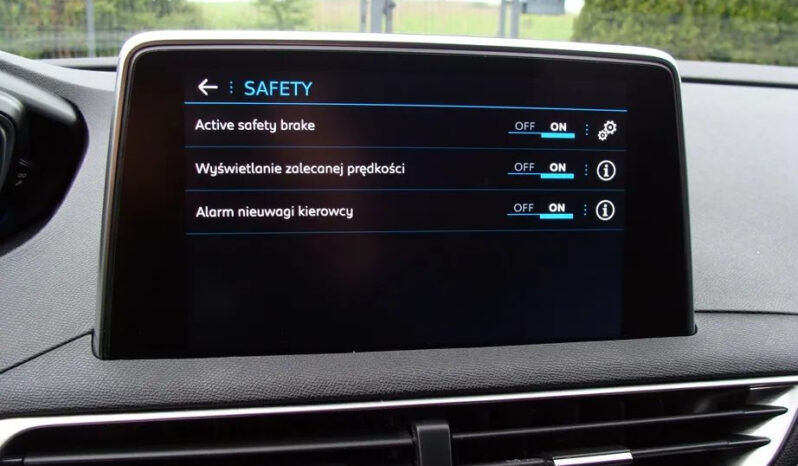 PEUGEOT   3008     131 KM    Automatyczna    FWD (przód)    Czarny full