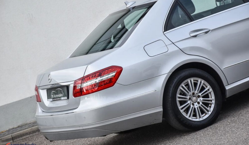 MERCEDES-BENZ Klasa E | RWD (tył) | Automatyczna | 184 KM | Srebrny full