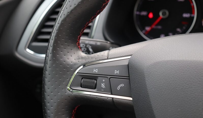 SEAT Leon  | 2018 | 150 KM | 1968cm3 | Czarny full
