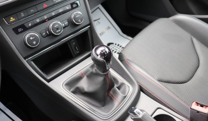 SEAT Leon  | 2018 | 150 KM | 1968cm3 | Czarny full