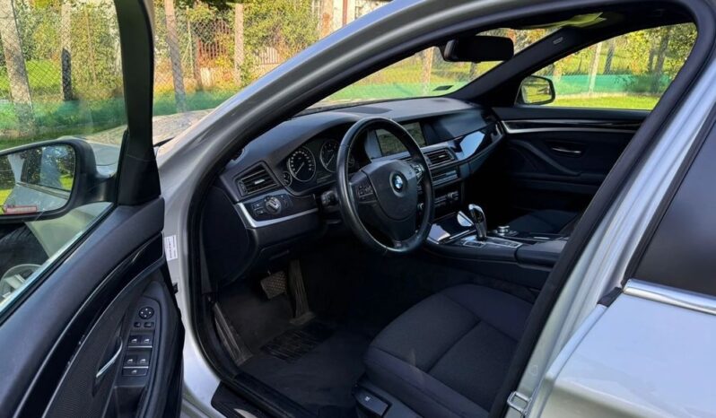 BMW Seria 5 | 4×4 (stały) | Automatyczna | 245 KM | Srebrny full