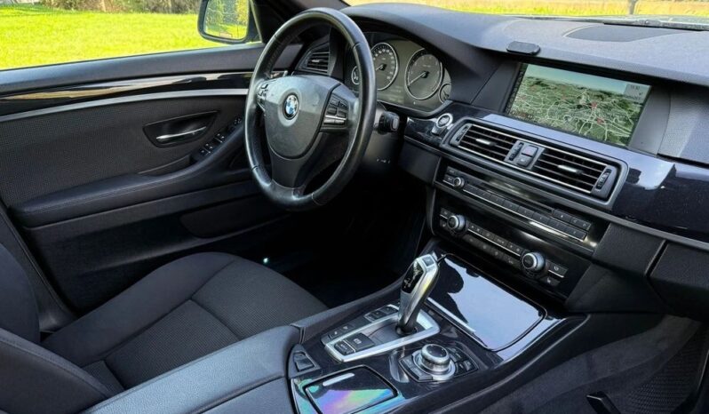 BMW Seria 5 | 4×4 (stały) | Automatyczna | 245 KM | Srebrny full