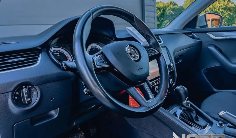 SKODA Octavia  | FWD (przód) | Automatyczna | 115 KM | Srebrny full