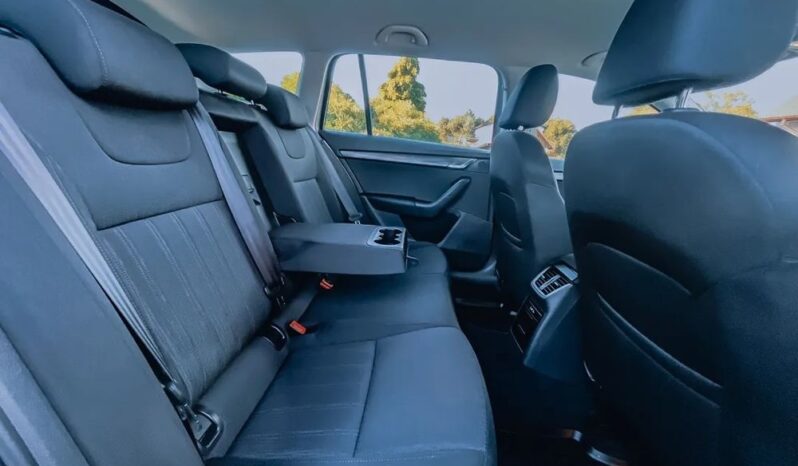 SKODA Octavia  | FWD (przód) | Automatyczna | 115 KM | Srebrny full
