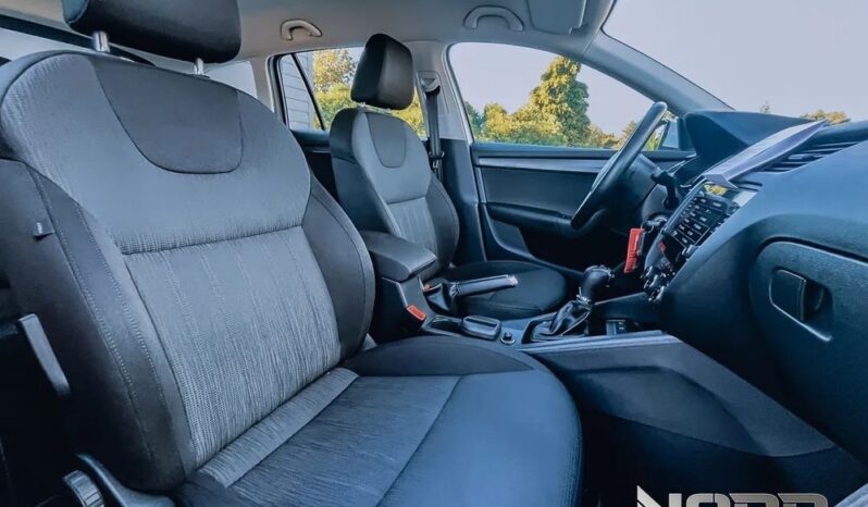 SKODA Octavia  | FWD (przód) | Automatyczna | 115 KM | Srebrny full