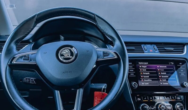 SKODA Octavia  | FWD (przód) | Automatyczna | 115 KM | Srebrny full