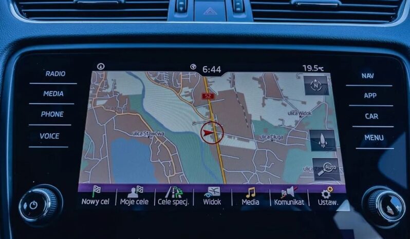 SKODA Octavia  | FWD (przód) | Automatyczna | 115 KM | Srebrny full