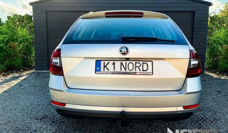 SKODA Octavia  | FWD (przód) | Automatyczna | 115 KM | Srebrny full