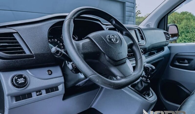TOYOTA ProAce | 4×4 (doł. ręcznie) | Manualna | 122 KM | Czarny full