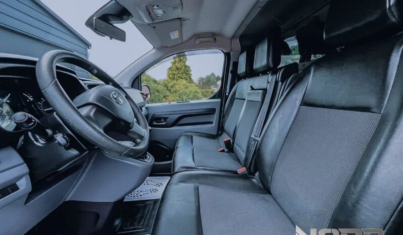 TOYOTA ProAce | 4×4 (doł. ręcznie) | Manualna | 122 KM | Czarny full